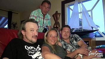 Cougar blonde baisée devant sonnie mari